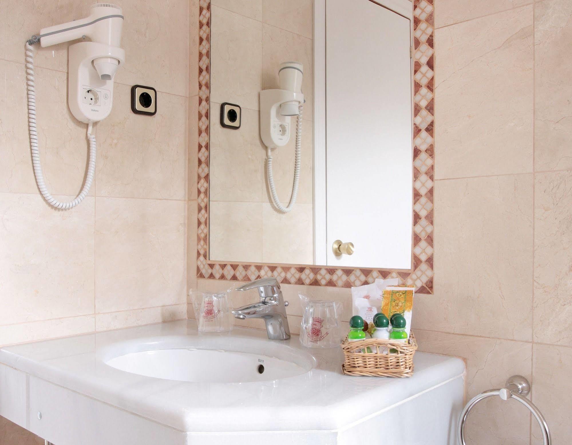 Regencia Colon Hotel Barcelona Buitenkant foto